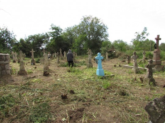 14. Cmentarz podczas prac