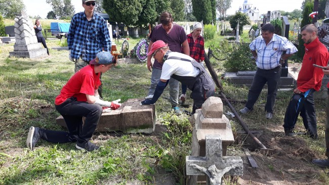 15.1 Hodowica- historia jedego nagrobka.