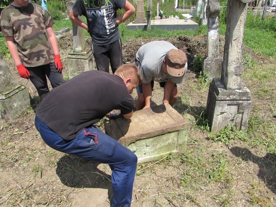 9. Stawianie pomników