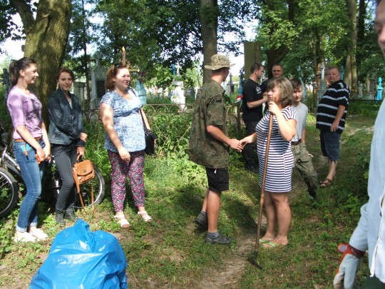 spotkanie i wspólne prace na cmentarzu z przedstawicielami Orła Białego