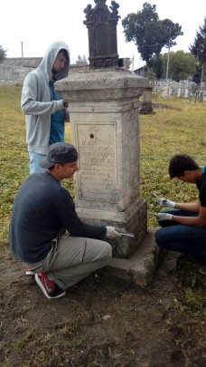 Orzechowiec - oczyszczanie grobu