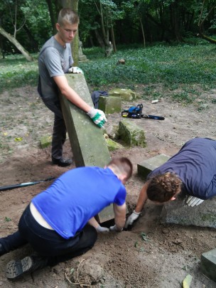 Świrz - stawianie mogiły do pionu