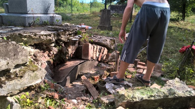 11.Pomnik Szadbeja w ruinie