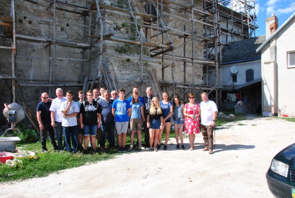 z tyłu kościoła w Husiatynie