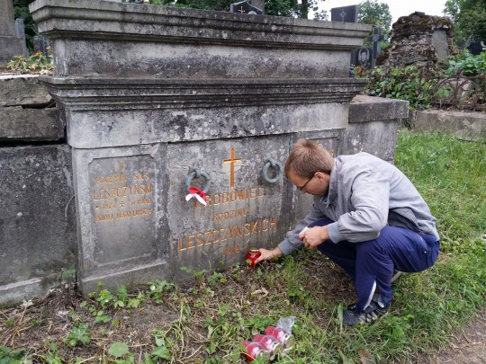 Tarnopol, zapalanie zniczy (1)