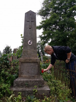 Tarnopol, zapalanie zniczy (3)