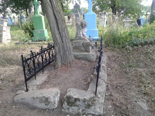 pomnik NN z aniołkiem (3)