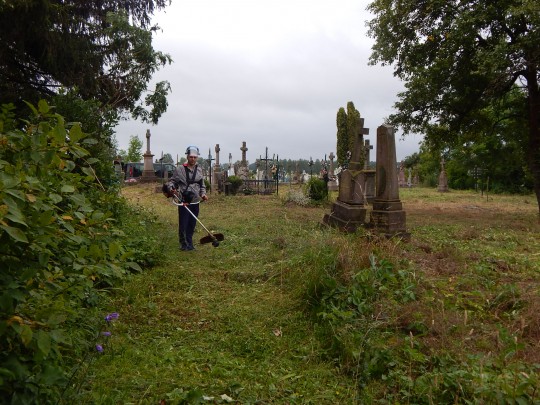 ścieżka do grobu Muszyńskich