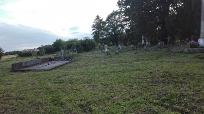 Cmentarz w Komarnie - po zakończeniu prac (4)