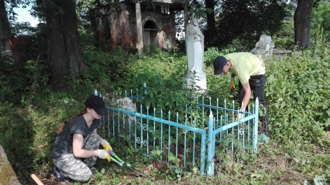 Prace na cmentarzu w Tuligłowach (4)