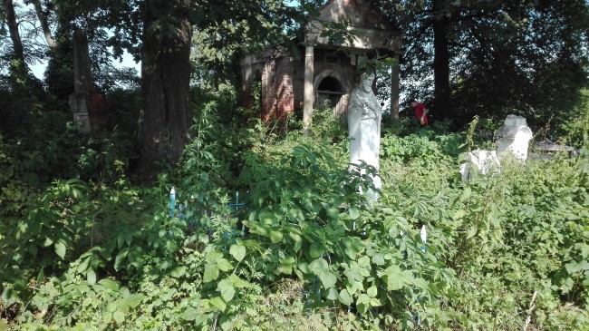 Prace na cmentarzu w Tuligłowach
